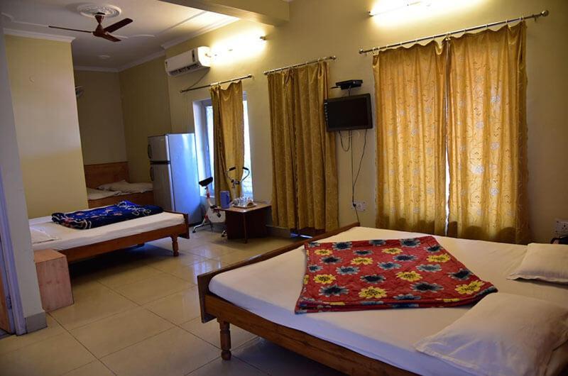 Hotel Ashrey Dehradun Buitenkant foto