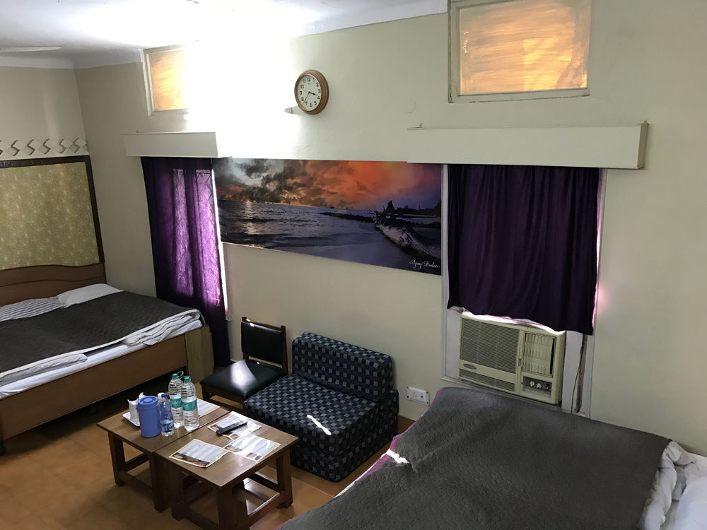 Hotel Ashrey Dehradun Buitenkant foto