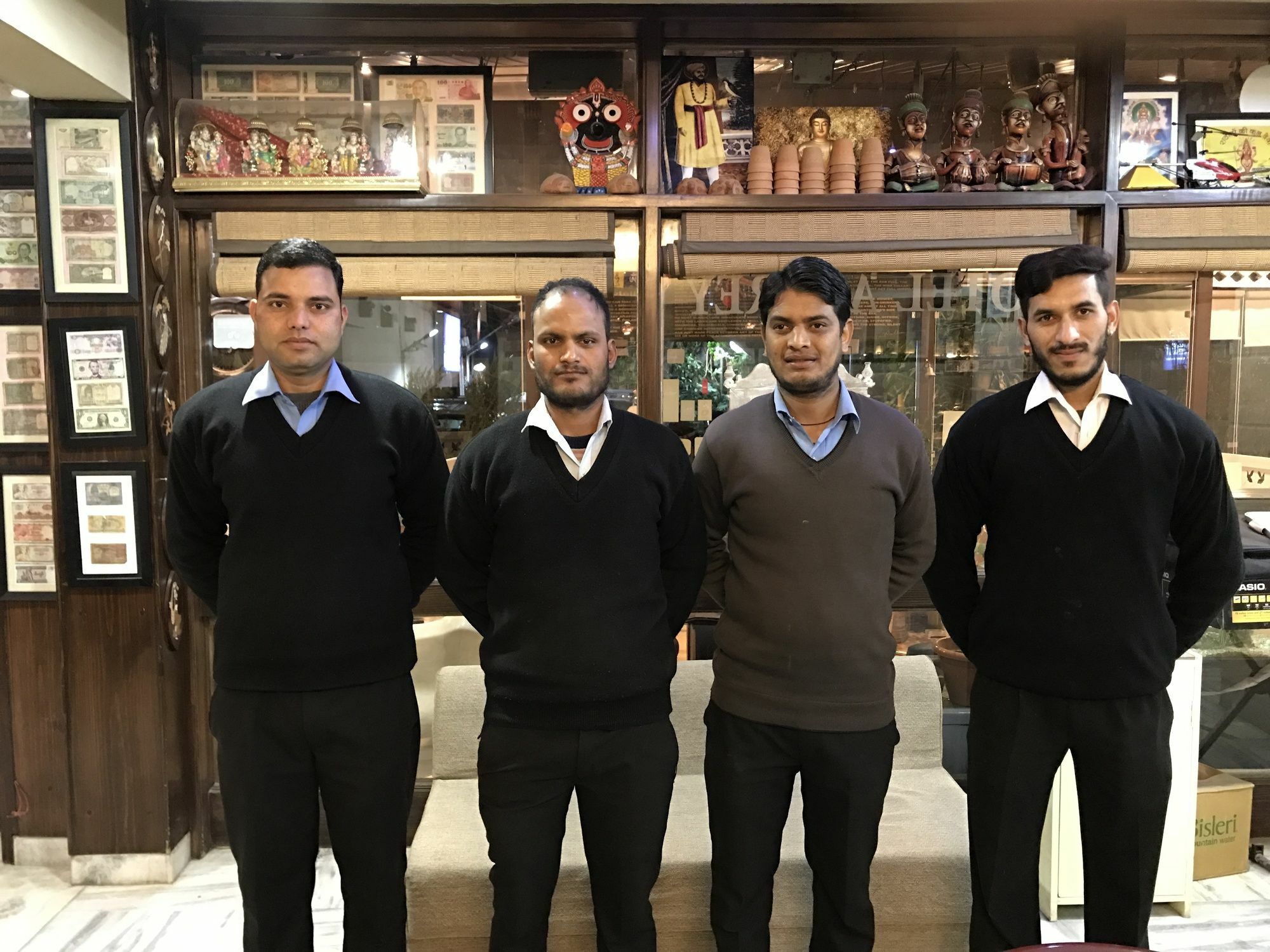 Hotel Ashrey Dehradun Buitenkant foto